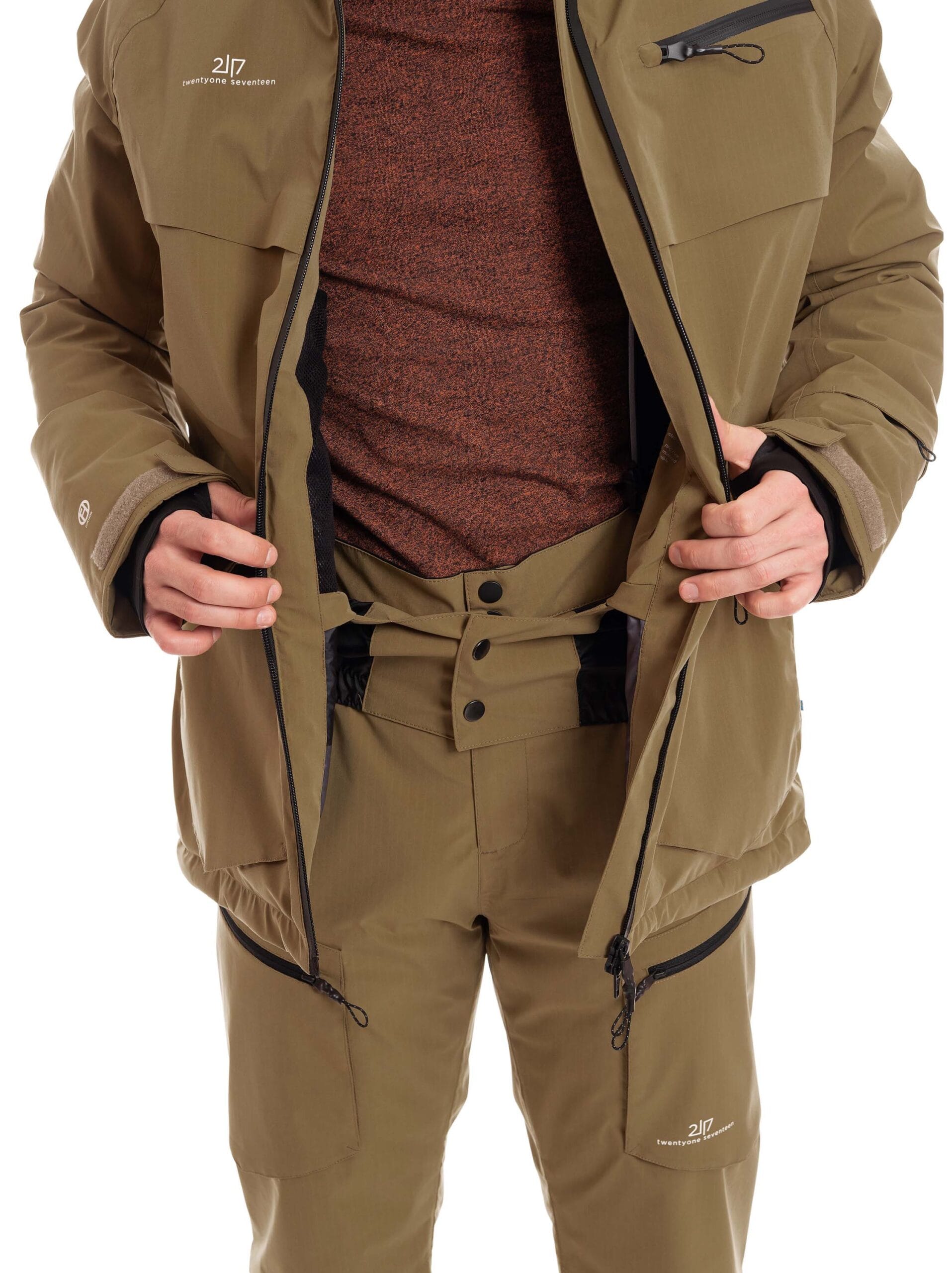man wearing gold brown light padded ski jacket snowgaiter 1