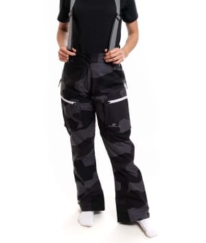 woman wearing black camo light padded ski pants 1