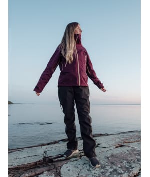 2117 7614901 women skogmo jacket dk plum front