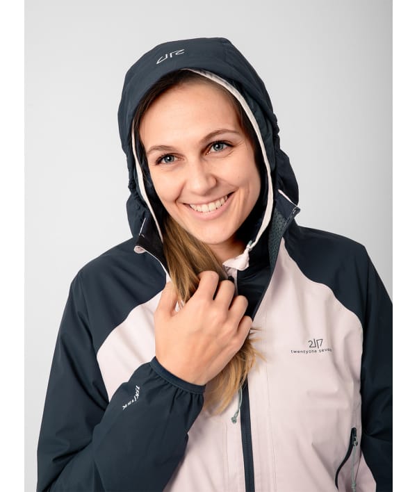 2117 7614907 women klacken 2,5 layer rain jacket black front