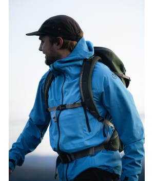 2117 7514901 men skogmo jacket lake blue front
