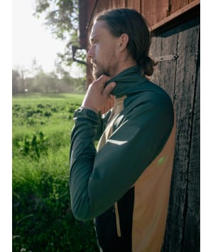 2117 7814915 men vassbacken thin softshell jacket forest green front